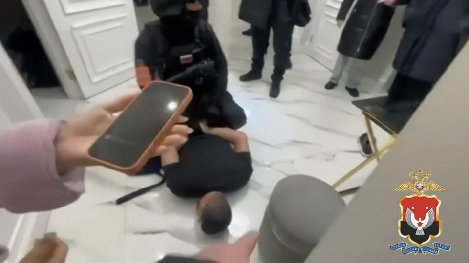 В Удмуртии задержали 17 сотрудников сети стоматологических клиник