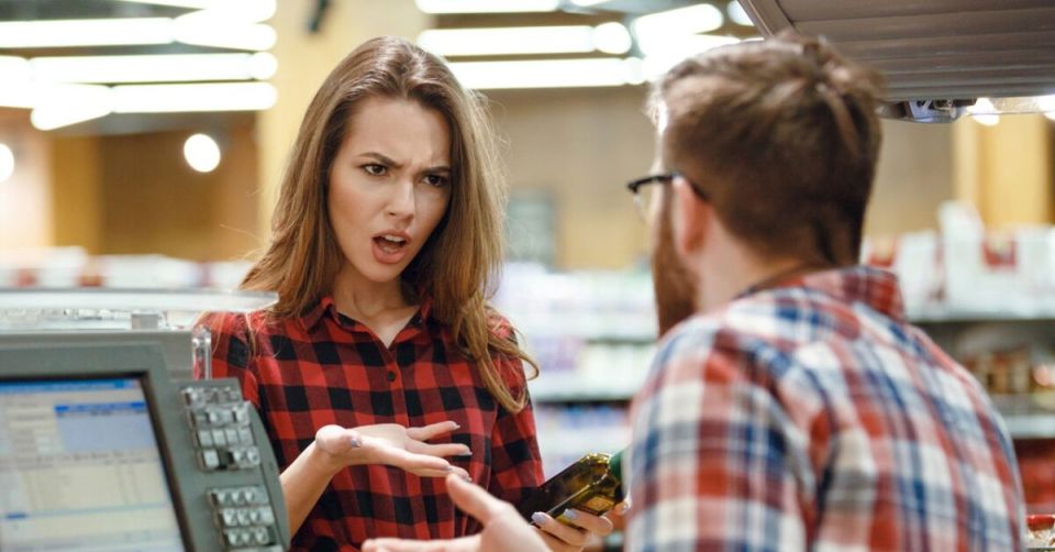 Защита прав покупателей: куда жаловаться на магазины?