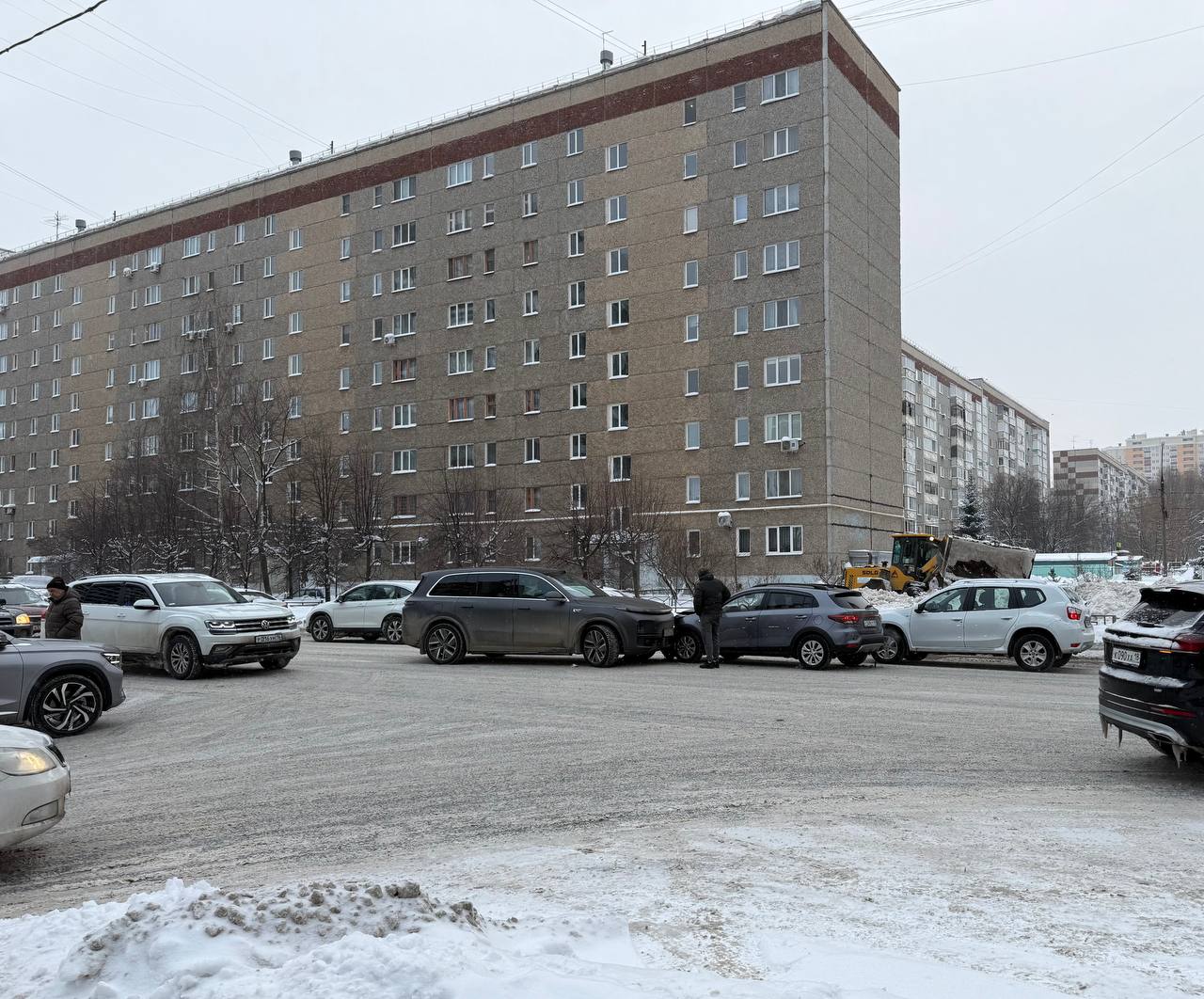 На Холмогорова у «Сити» пару минут назад столкнулись два авто