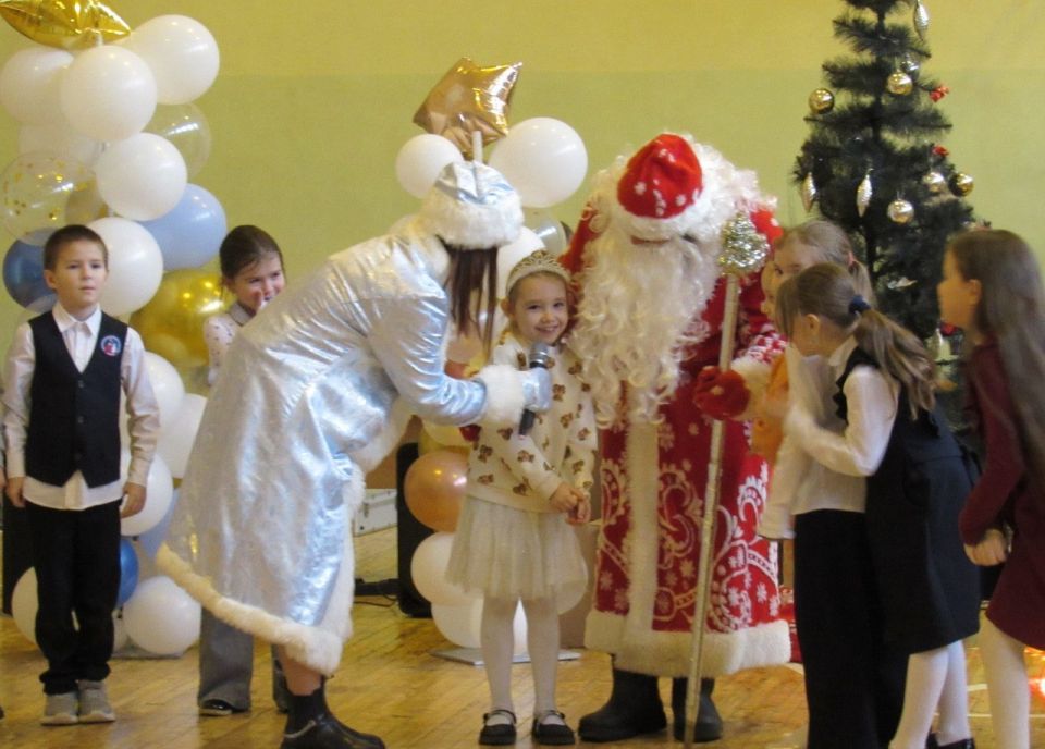 Сотрудники и ветераны УМВД России по г.Ижевску поздравили первоклассников подшефной школы