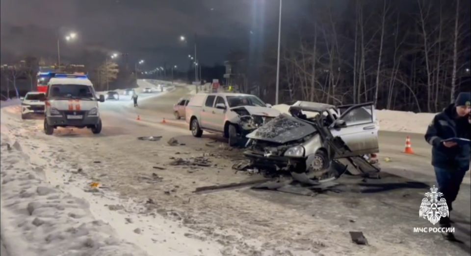 Один человек погиб, три пострадали в результате ДТП в Ижевске, сообщает МЧС Удмуртии
