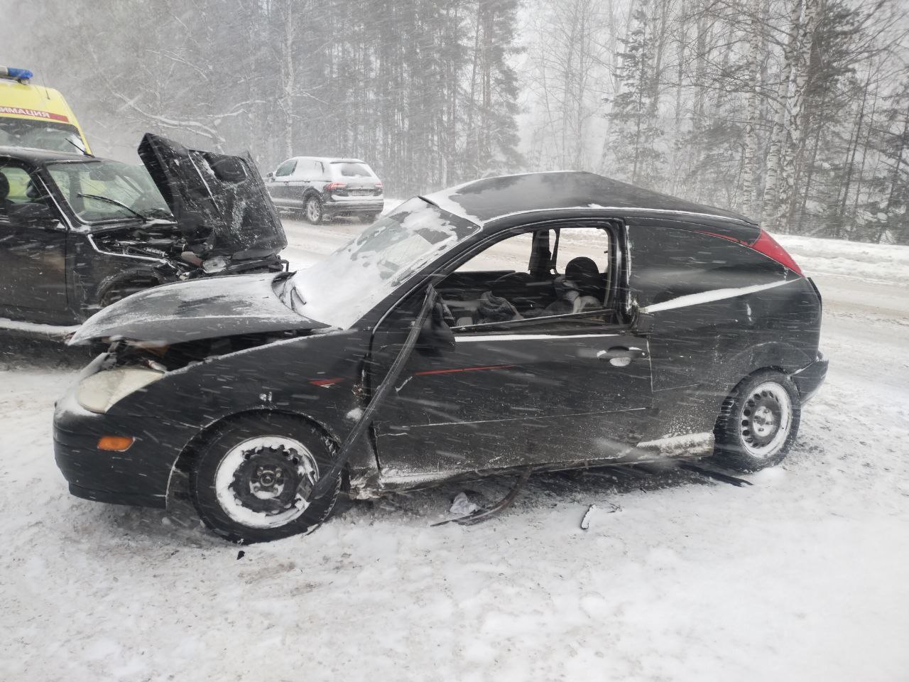 Выезд на встречную полосу привёл к ДТП, оба водителя госпитализированы Выезд на встречную полосу привёл к ДТП, оба водителя госпитализированы