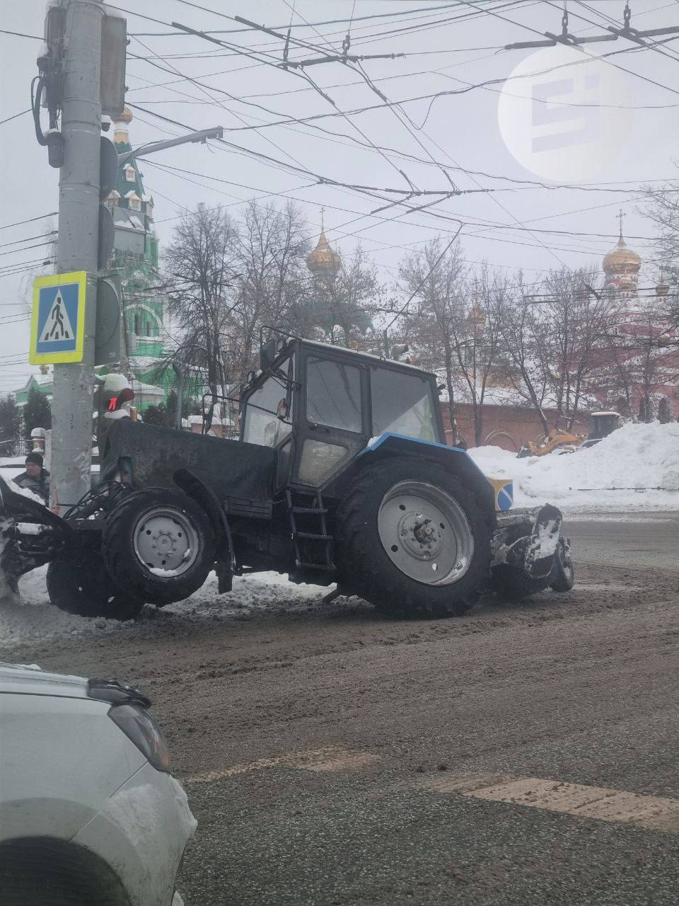 Снегопад в этом году такой суровый, что не вся техника его выдерживает