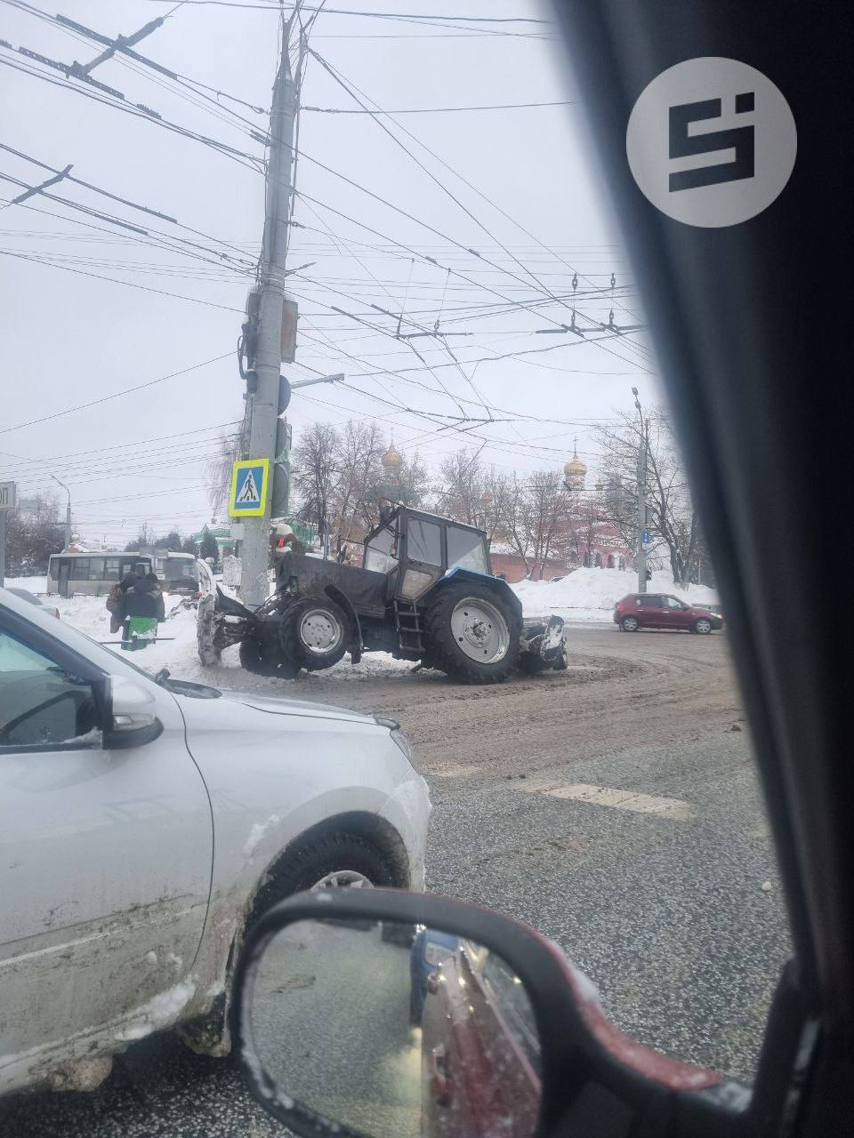 Снегопад в этом году такой суровый, что не вся техника его выдерживает Снегопад в этом году такой суровый, что не вся техника его выдерживает