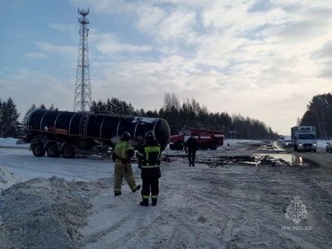 На трассе Ижевск — Сарапул от тягача отцепилась цистерна нефтевоза
