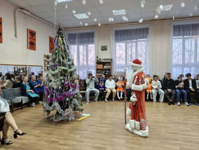 Сотрудники Управления по контролю за оборотом наркотиков МВД по Удмуртской Республике в рамках Всероссийской акции «Полицейский Дед Мороз» посетили «Социально-реабилитационный центр для несовершеннолетних Увинского района»...