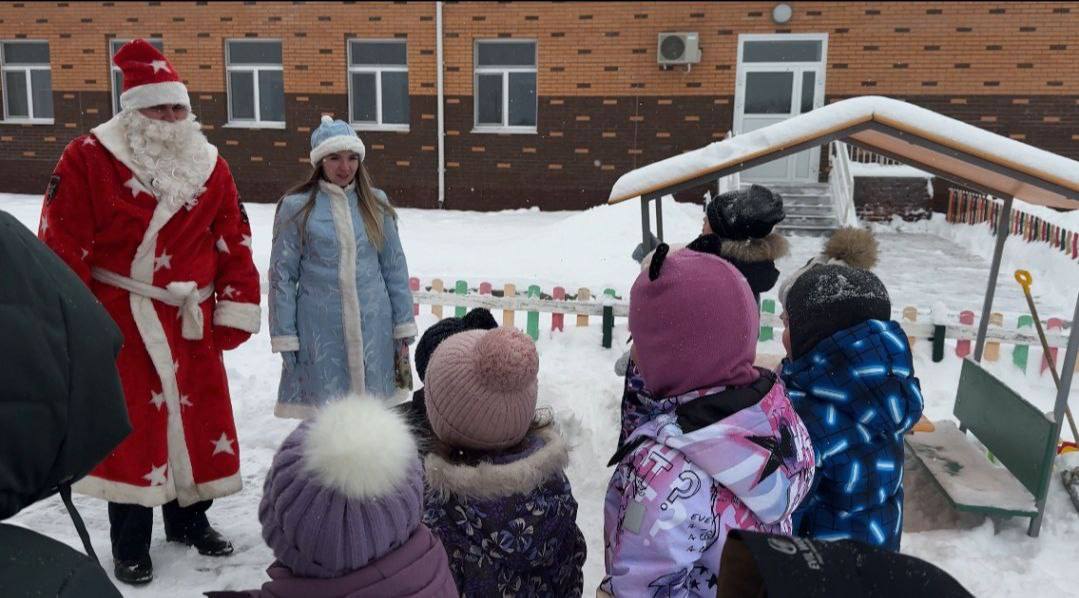 В Удмуртской Республике продолжается Всероссийская акция «Полицейский Дед Мороз» В Удмуртской Республике продолжается Всероссийская акция «Полицейский Дед Мороз»