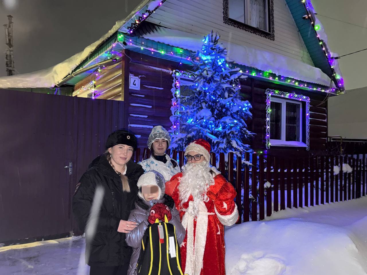 В Удмуртской Республике продолжается Всероссийская акция «Полицейский Дед Мороз»