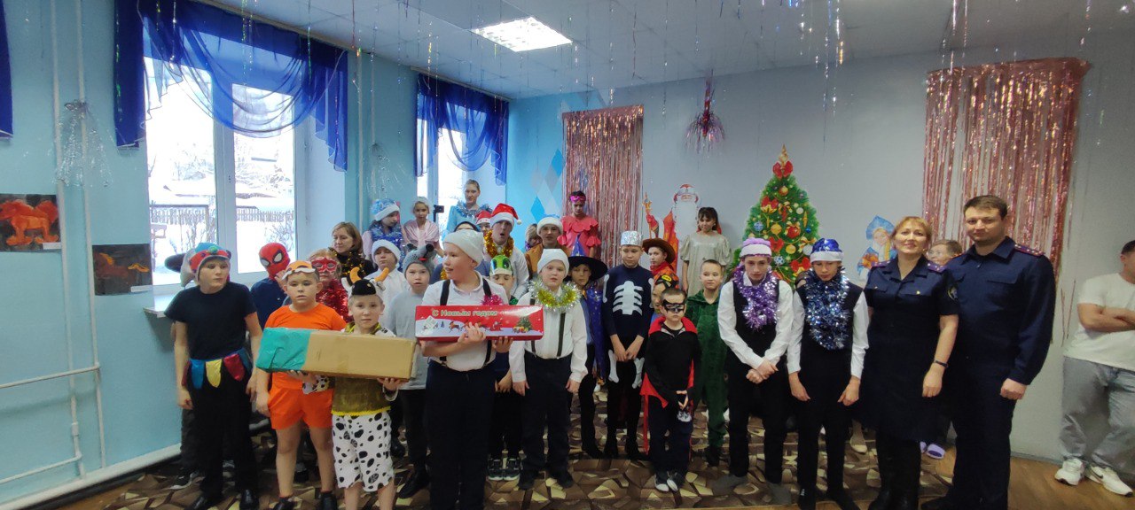 Сотрудники Балезинского МСО поздравили подшефную школу-интернат с Новым годом