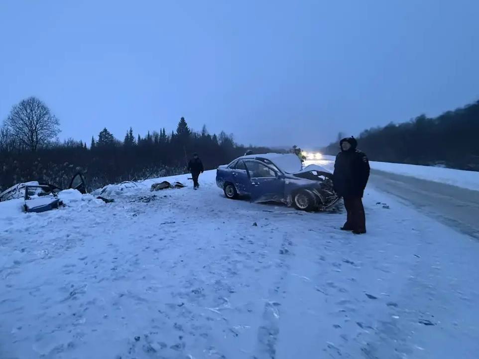 В Балезинском районе Удмуртии при столкновении автомобилей погибли два молодых человека В Балезинском районе Удмуртии при столкновении автомобилей погибли два молодых человека