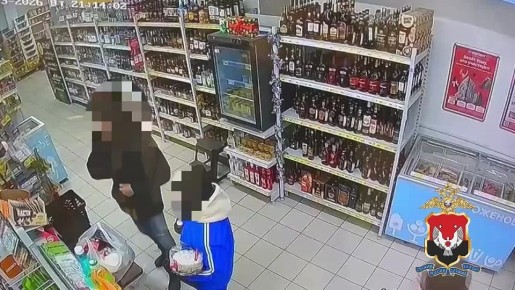 Более 50 тысяч рублей похитила ижевчанка с найденной на рынке карты