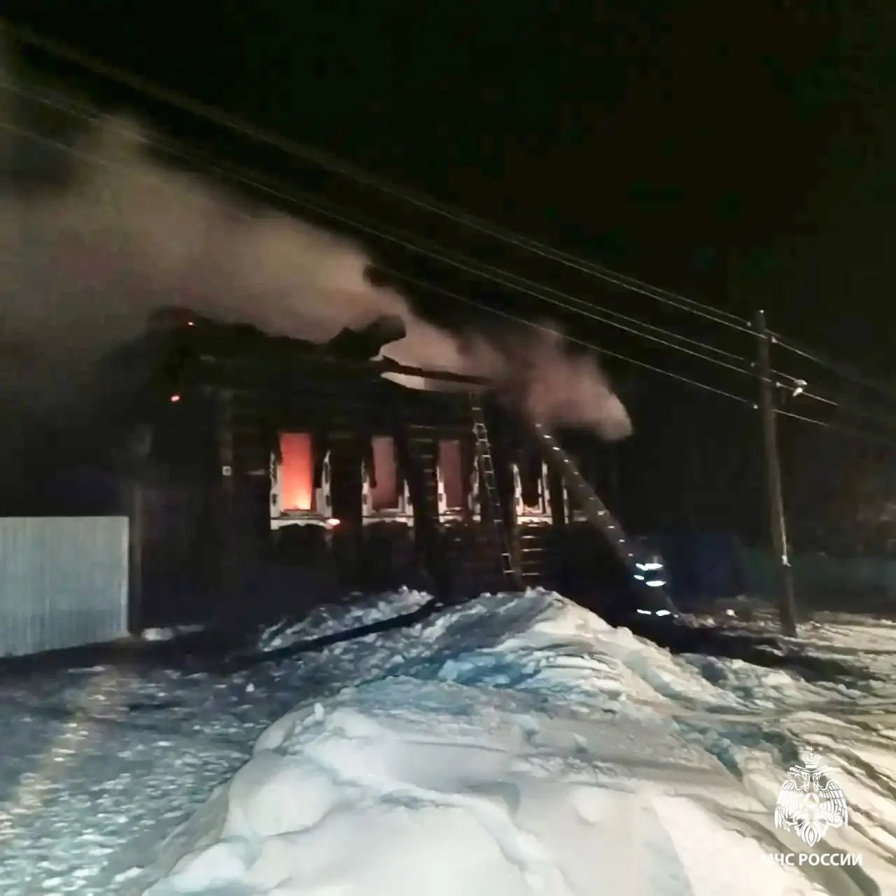 Пожар в удмуртской деревне оставил без крова многодетную семью Пожар в удмуртской деревне оставил без крова многодетную семью