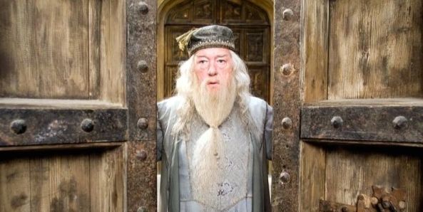 Сегодня днём клубы УдГУ устроили «зимние гуляния» в сквере у памятника Пушкину Сегодня днём клубы УдГУ устроили «зимние гуляния» в сквере у памятника Пушкину