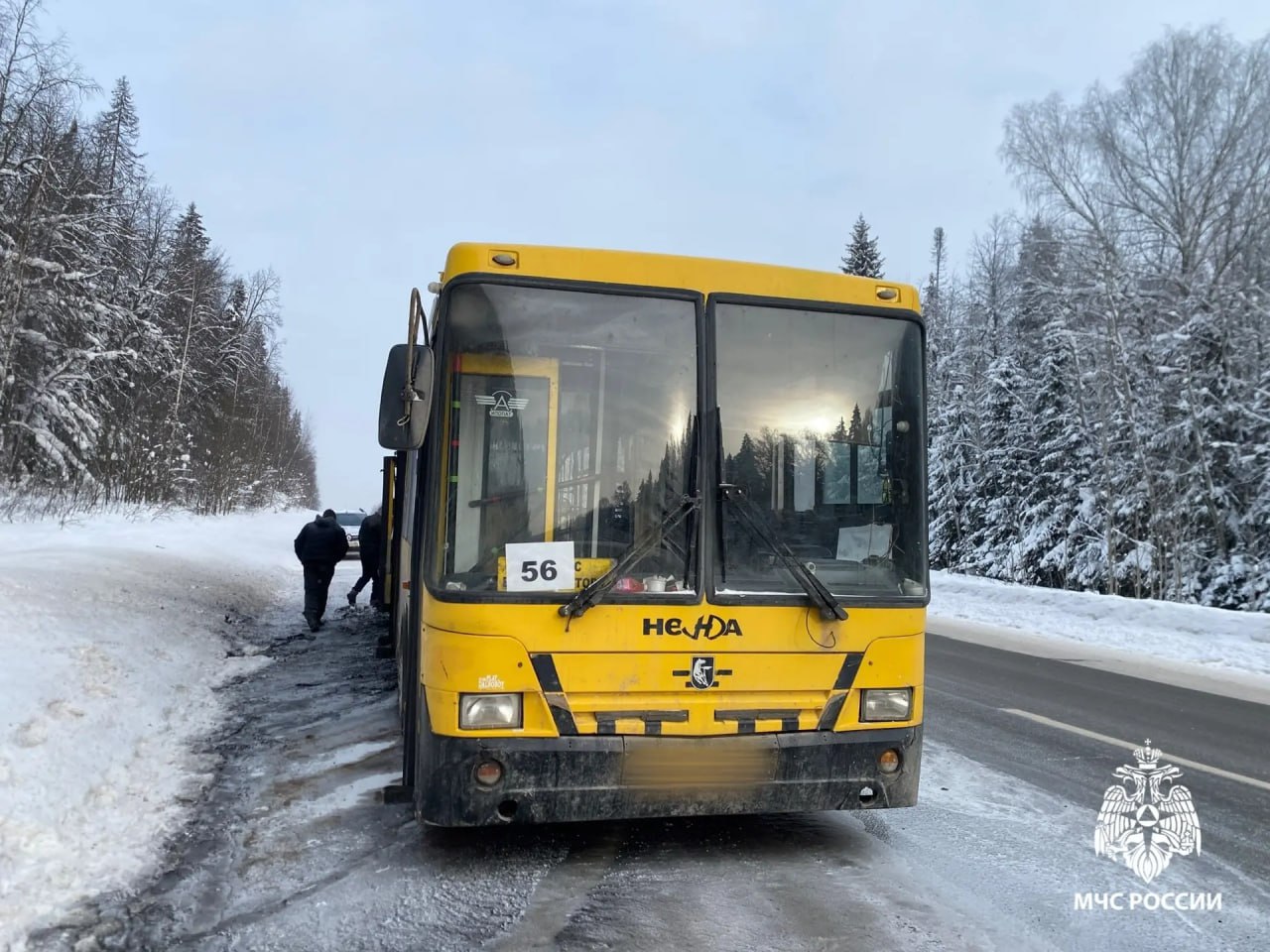 Автобус 56 маршрута загорелся на Якшур-Бодьинском тракте Автобус 56 маршрута загорелся на Якшур-Бодьинском тракте
