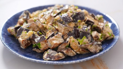 Тушеные баклажаны в сметане: сытное блюдо без мяса