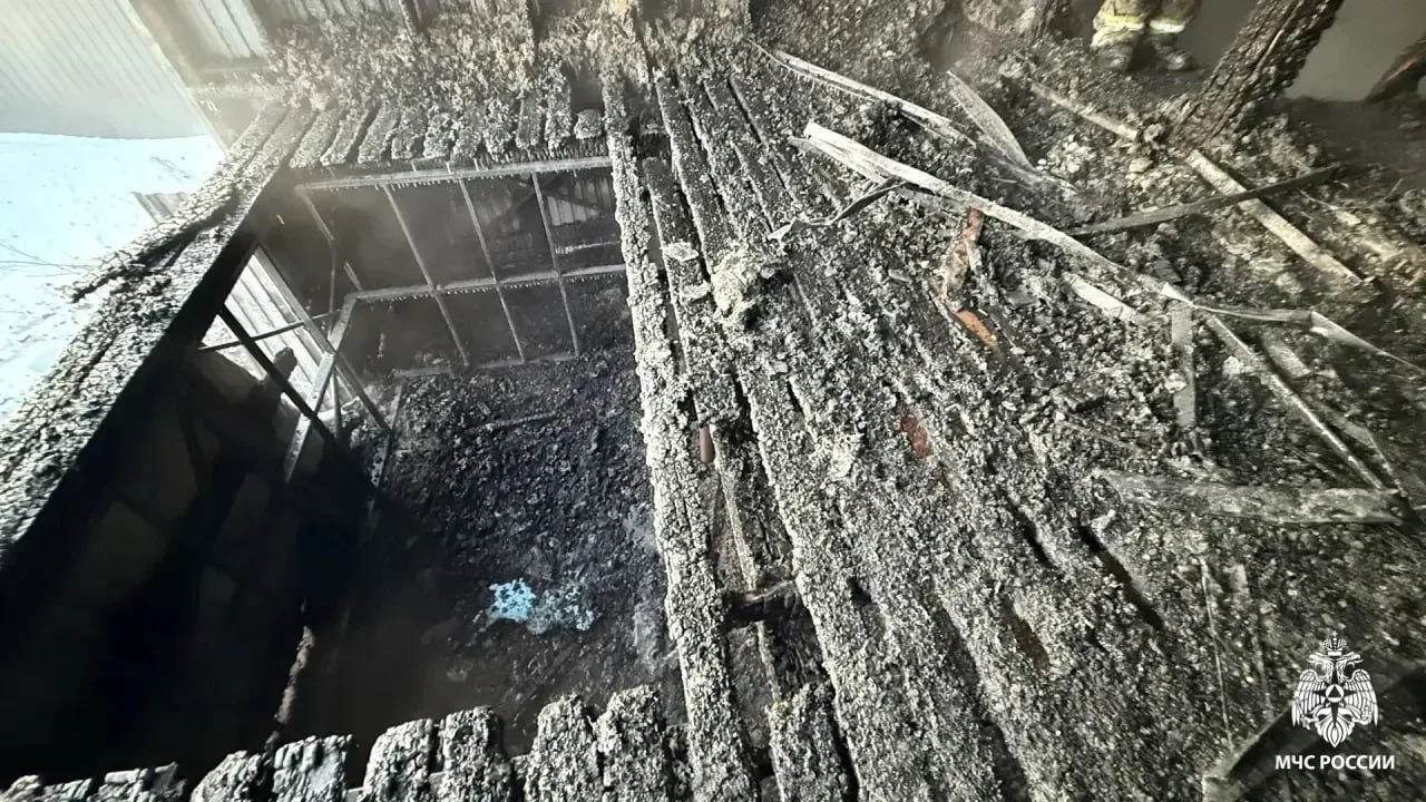 Новый дом в микрорайоне Чекерил в Ижевске сгорел из-за «теплого пола» Новый дом в микрорайоне Чекерил в Ижевске сгорел из-за «теплого пола»