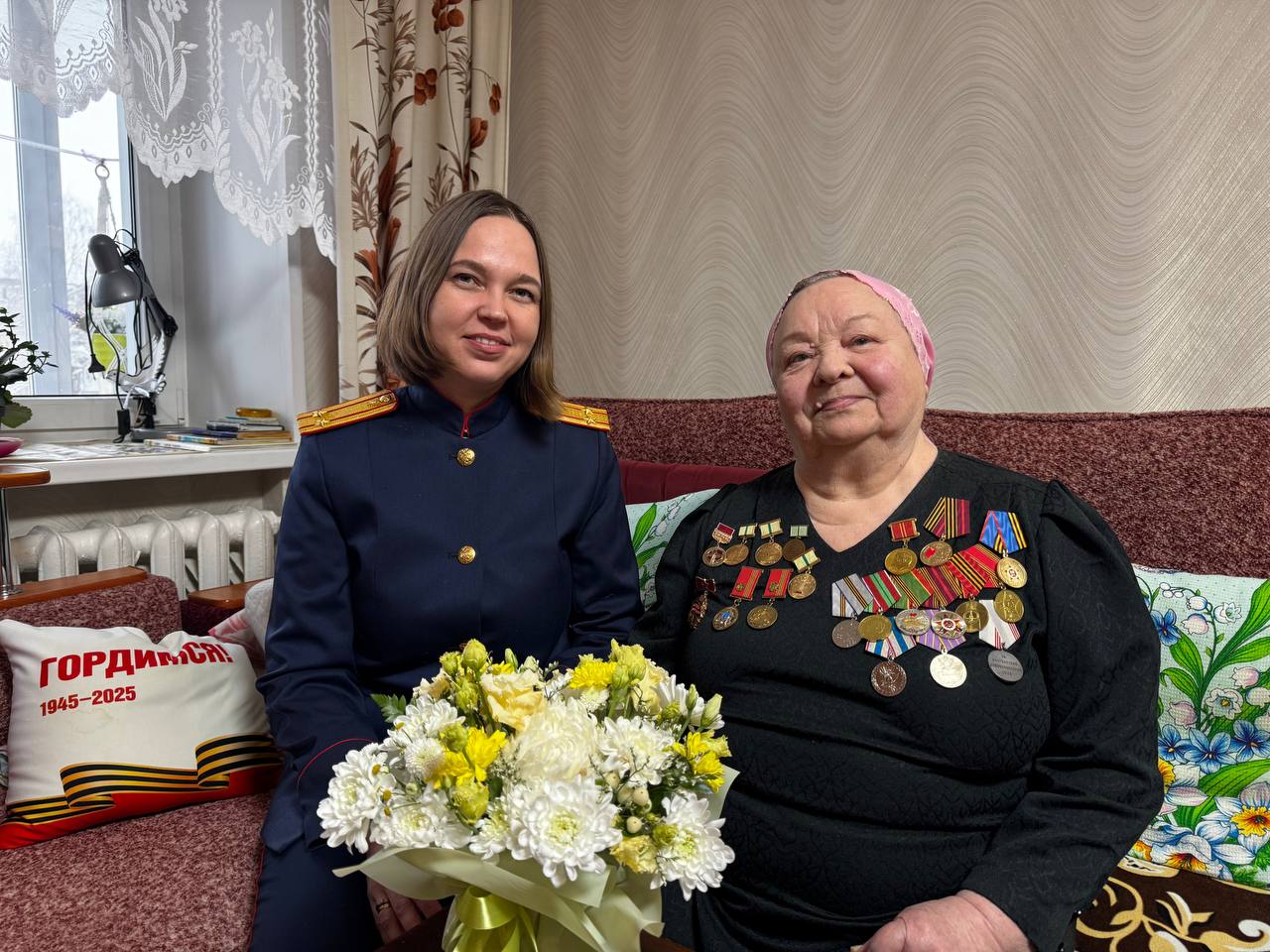 Сотрудники СК России по Удмуртской Республике в памятную дату навестили жительницу блокадного Ленинграда Сотрудники СК России по Удмуртской Республике в памятную дату навестили жительницу блокадного Ленинграда