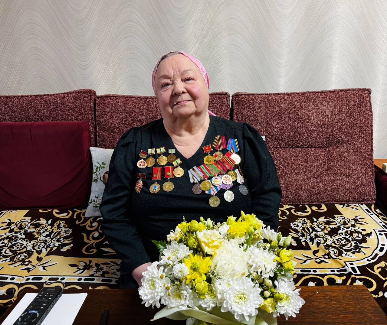 Сотрудники СК России по Удмуртской Республике в памятную дату навестили жительницу блокадного Ленинграда