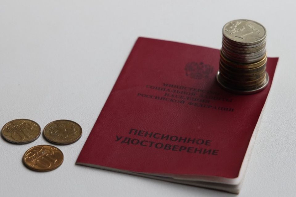 Зачем держать порядок в трудовой книжке: последствия ошибок для пенсии