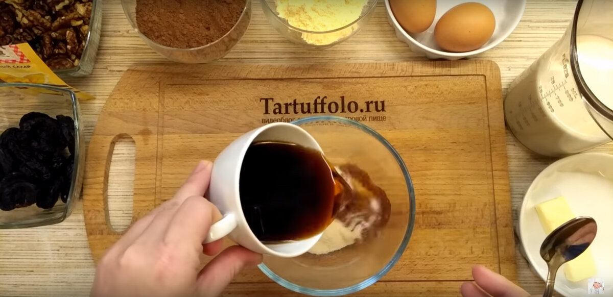 Нежный шоколадный торт без выпечки с кофейной ноткой