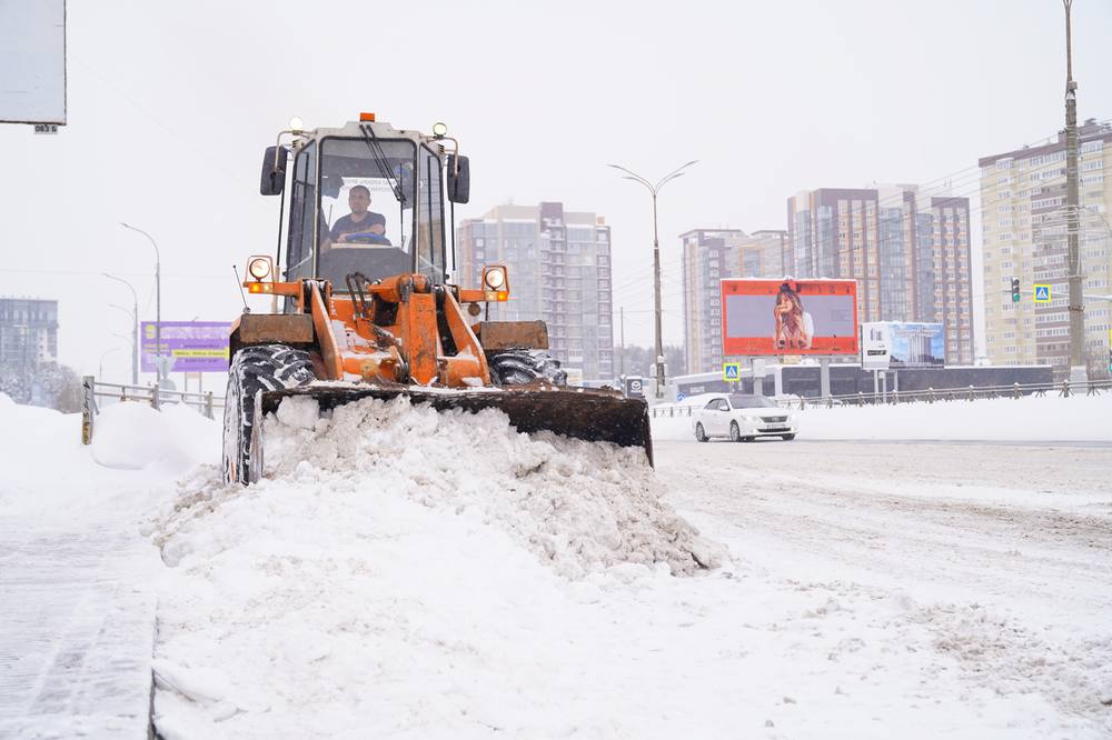 В усиленном режиме на улицах Ижевска работают дорожные службы В усиленном режиме на улицах Ижевска работают дорожные службы