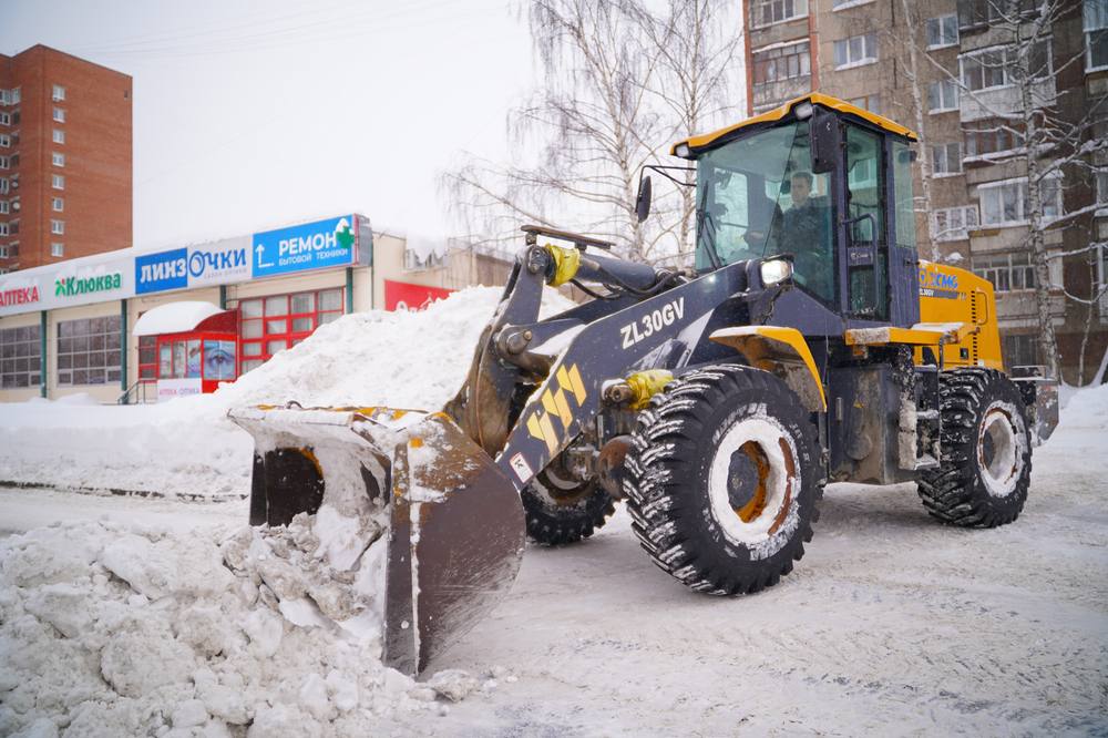 В усиленном режиме на улицах Ижевска работают дорожные службы В усиленном режиме на улицах Ижевска работают дорожные службы
