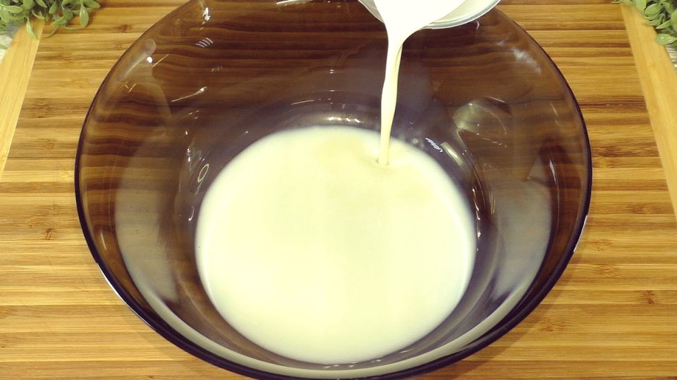 Как кефирное тесто стало хитом домашней выпечки: секреты нежных пирогов и булочек