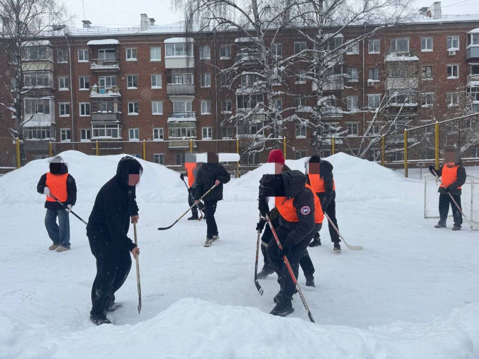 В Удмуртии прошел турнир по хоккею на валенках среди несовершеннолетних, состоящих на профилактическом учете в ПДН