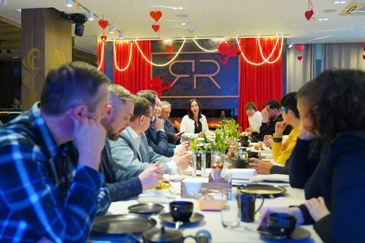 Глава Ижевска Дмитрий Чистяков встретился с резидентами Ассоциации «Деловая Удмуртия» Глава Ижевска Дмитрий Чистяков встретился с резидентами Ассоциации «Деловая Удмуртия»