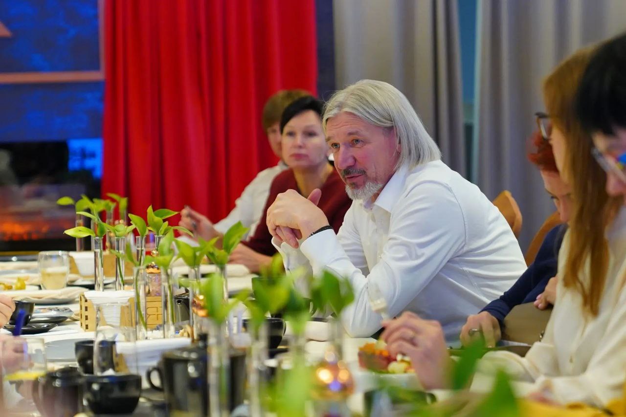 Глава Ижевска Дмитрий Чистяков встретился с резидентами Ассоциации «Деловая Удмуртия» Глава Ижевска Дмитрий Чистяков встретился с резидентами Ассоциации «Деловая Удмуртия»