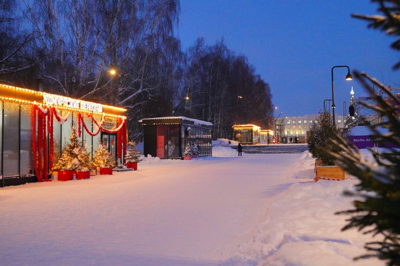 Ижевчане могут решить, каким будет новогоднее оформление Центральной площади в следующем сезоне Ижевчане могут решить, каким будет новогоднее оформление Центральной площади в следующем сезоне