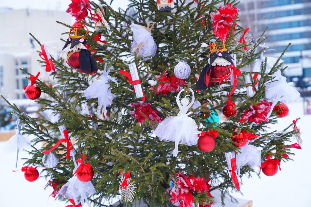 Ижевчане могут решить, каким будет новогоднее оформление Центральной площади в следующем сезоне Ижевчане могут решить, каким будет новогоднее оформление Центральной площади в следующем сезоне