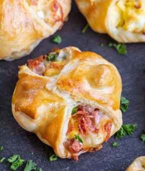 Слоеные пирожки с начинкой: просто и вкусно