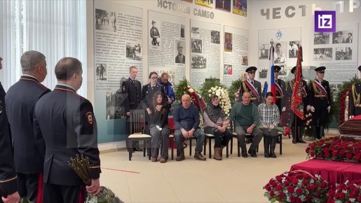 Прощание со старшим лейтенантом полиции Денисом Братущенко, погибшим во время взрыва у авто ГАИ на Савеловском вокзале, проходит в Москве