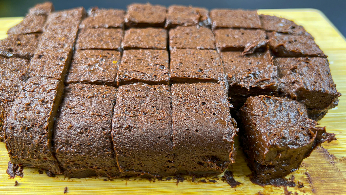 Шоколадный десерт без муки и сахара за пять минут