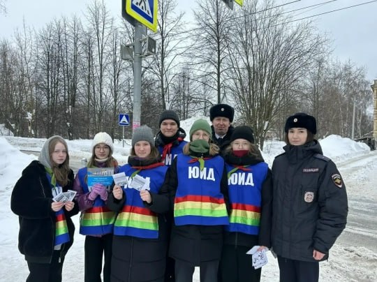 Сотрудники Госавтоинспекции города Ижевска совместно с Юными инспекторами движения школы № 34 провели акцию «Пешеход, соблюдай правила!», направленную на профилактику дорожно-транспортных происшествий с участием пешеходов Сотрудники Госавтоинспекции города Ижевска совместно с Юными инспекторами движения школы № 34 провели акцию «Пешеход, соблюдай правила!», направленную на профилактику дорожно-транспортных происшествий с участием пешеходов