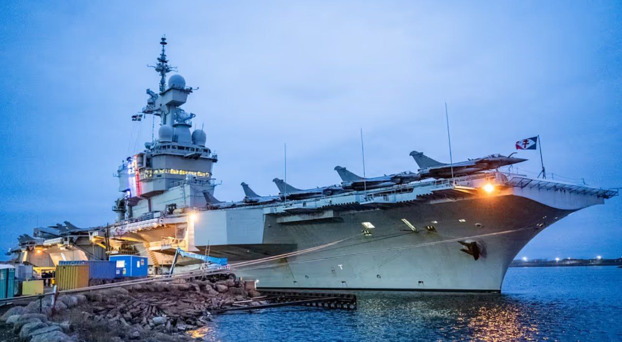 24 февраля в шведский порт Мальмё прибыл флагман французского флота атомный авианосец R91 Charles de Gaulle 24 февраля в шведский порт Мальмё прибыл флагман французского флота атомный авианосец R91 Charles de Gaulle