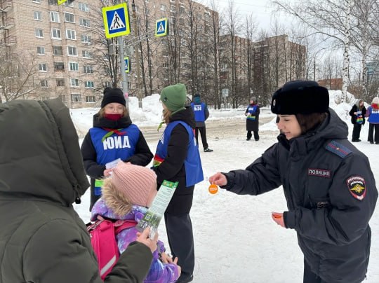 Сотрудники Госавтоинспекции города Ижевска совместно с Юными инспекторами движения школы № 34 провели акцию «Пешеход, соблюдай правила!», направленную на профилактику дорожно-транспортных происшествий с участием пешеходов Сотрудники Госавтоинспекции города Ижевска совместно с Юными инспекторами движения школы № 34 провели акцию «Пешеход, соблюдай правила!», направленную на профилактику дорожно-транспортных происшествий с участием пешеходов