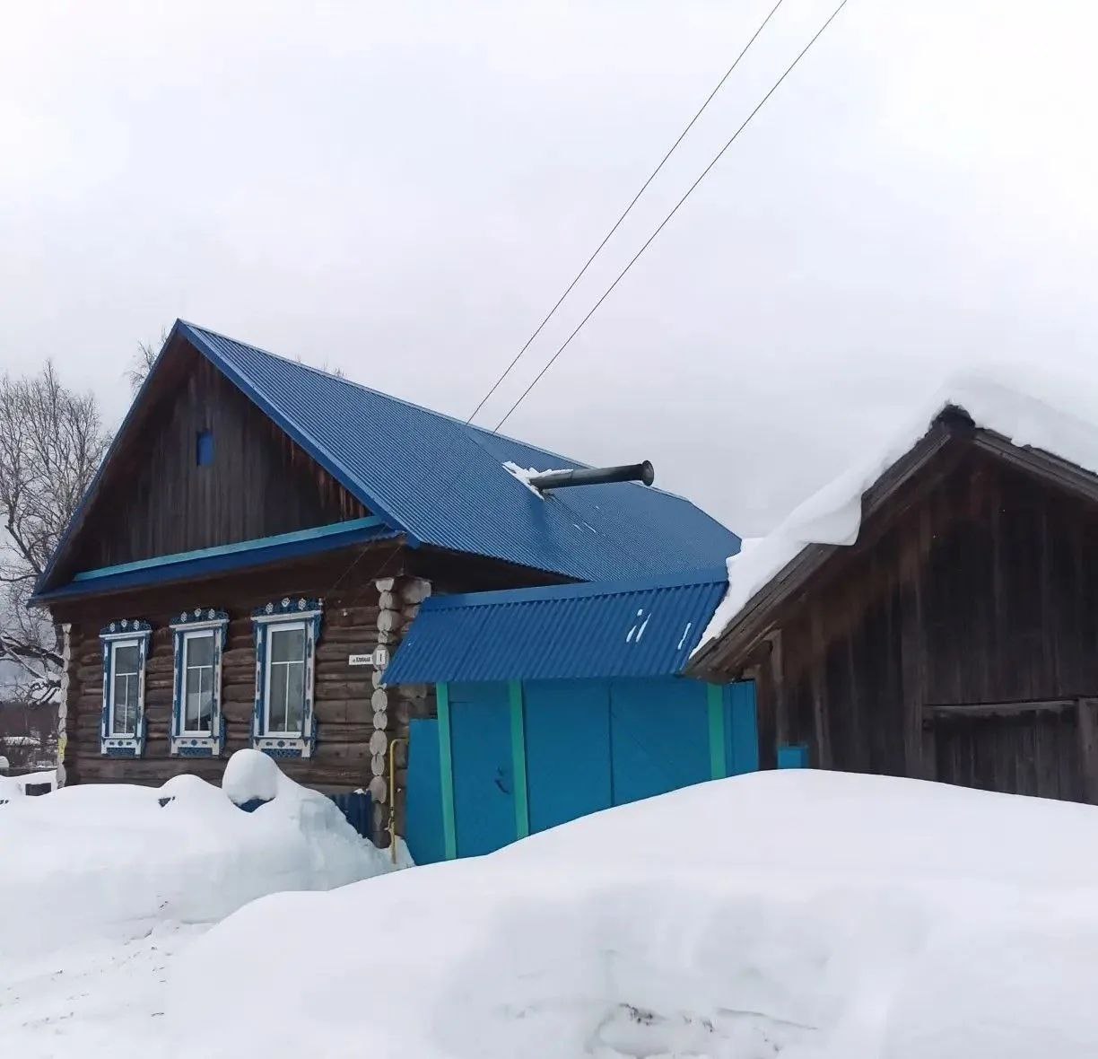 Сразу в трех домах села Брызгалово тяжелый снег повредил печные трубы