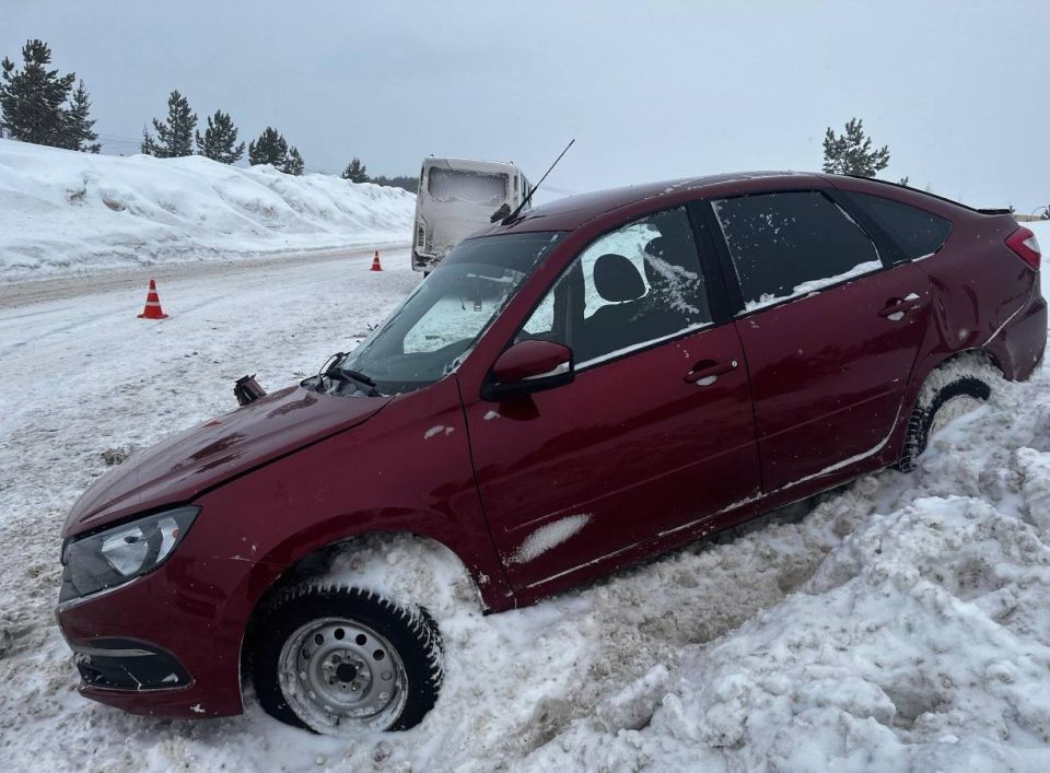 Сарапульский район: автоледи не справилась с управлением- госпитализирована сама и ее несовершеннолетний пассажир