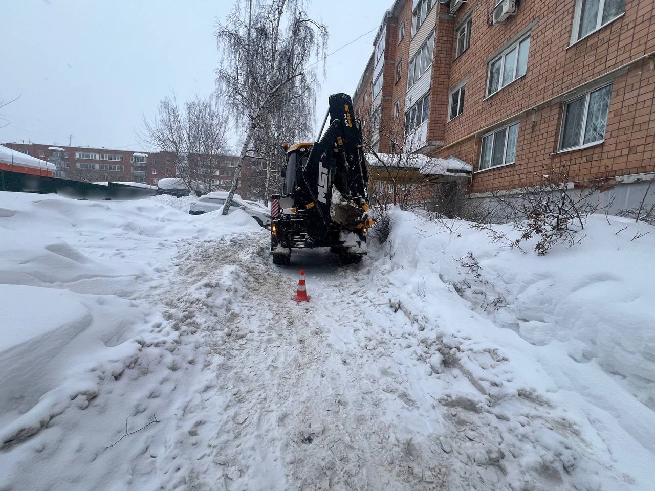 Не убедился в безопасности маневра при движении задним ходом, итог – пострадал пешеход