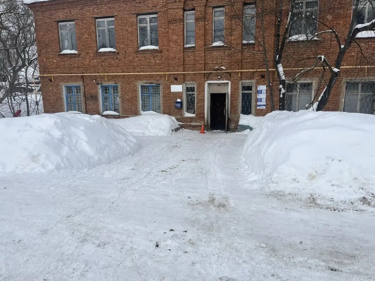 Автомобиль начал самопроизвольное движение: женщина-пешеход госпитализирована Автомобиль начал самопроизвольное движение: женщина-пешеход госпитализирована