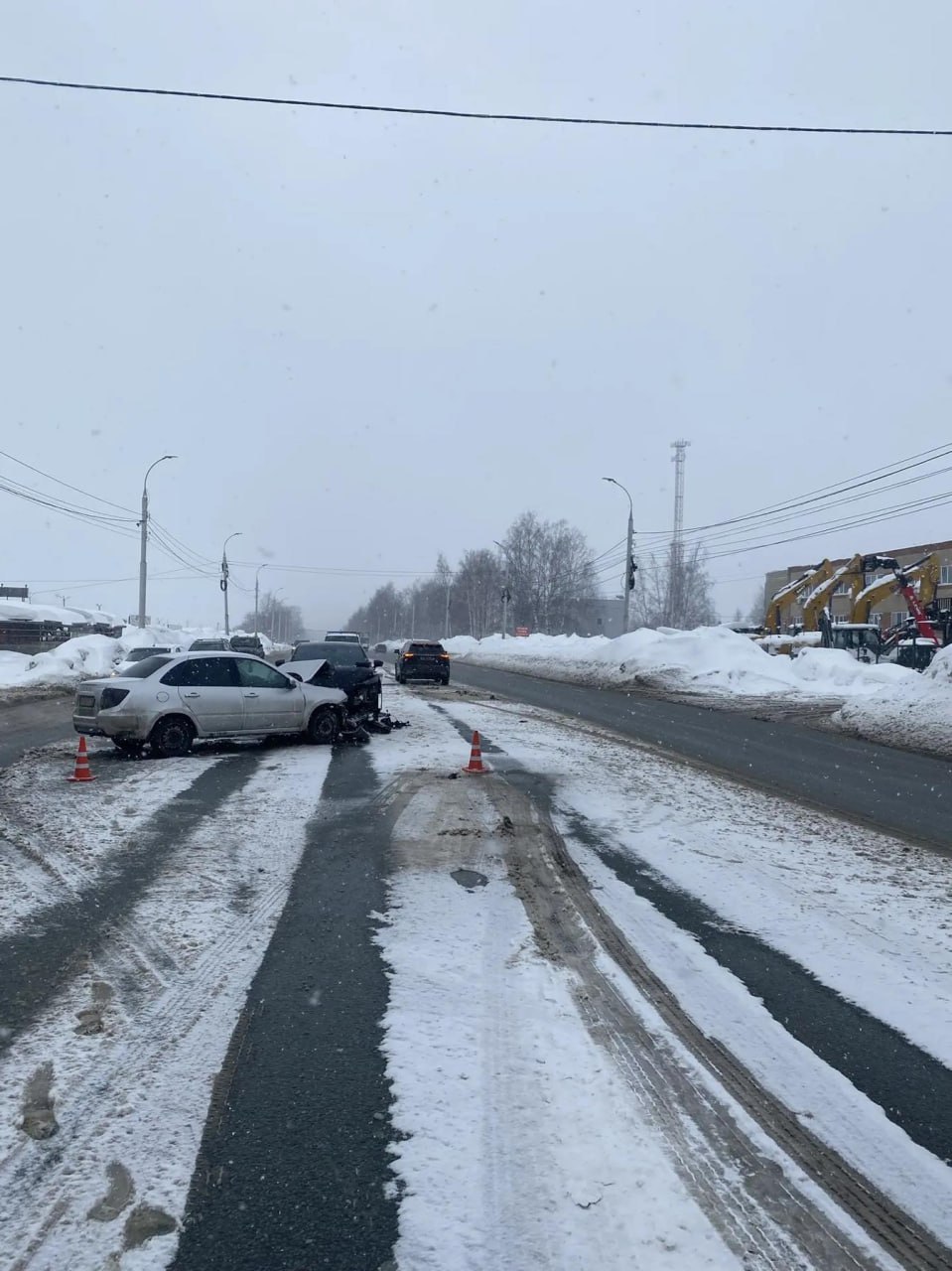 Столкновение в Ижевске привело к госпитализации одного из водителей Столкновение в Ижевске привело к госпитализации одного из водителей