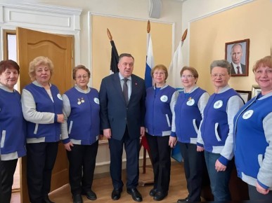 Глава города Дмитрий Чистяков встретился с серебряными волонтерами