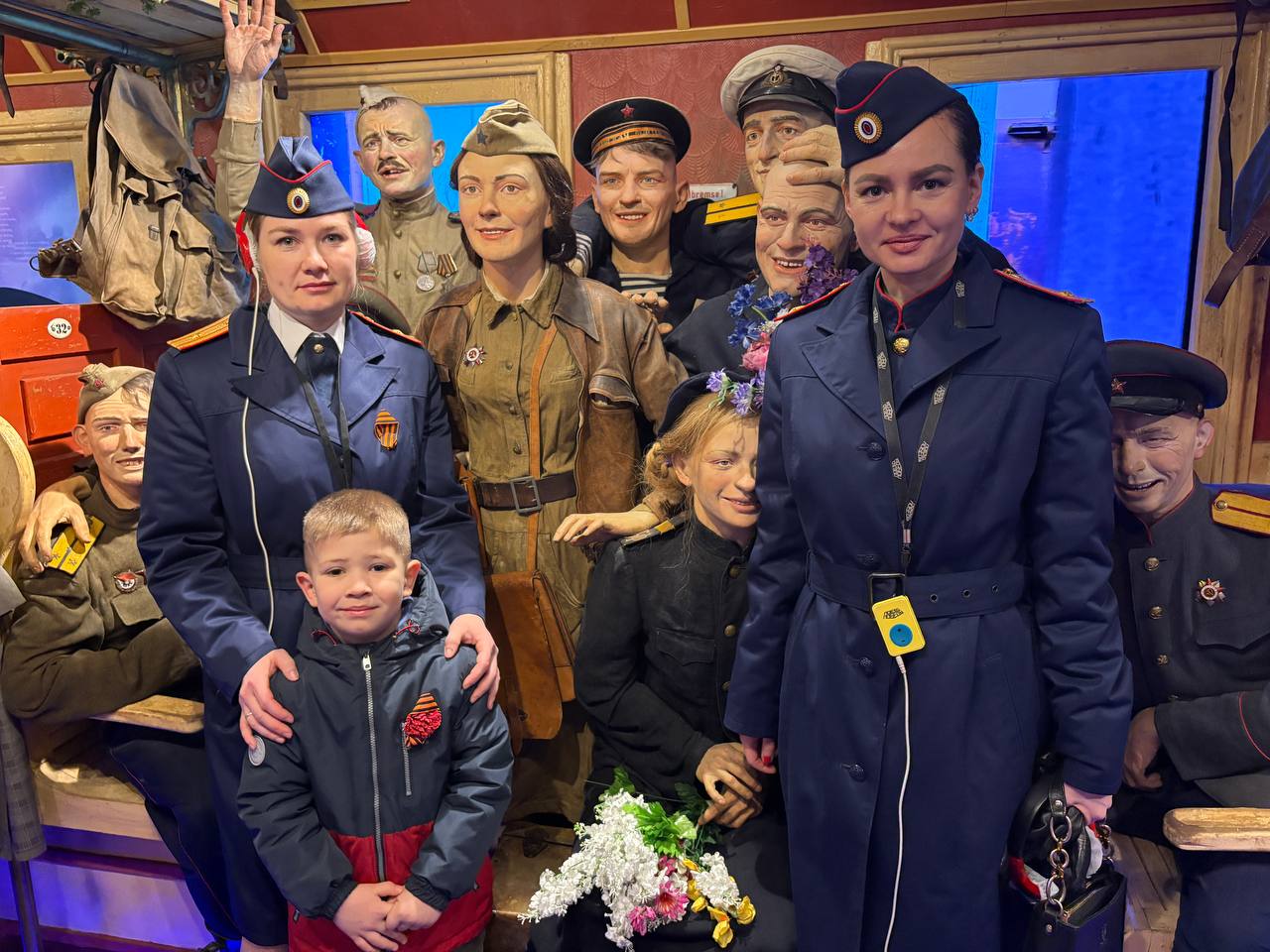 Сотрудники следственного управления посетили уникальный «Поезд Победы» Сотрудники следственного управления посетили уникальный «Поезд Победы»