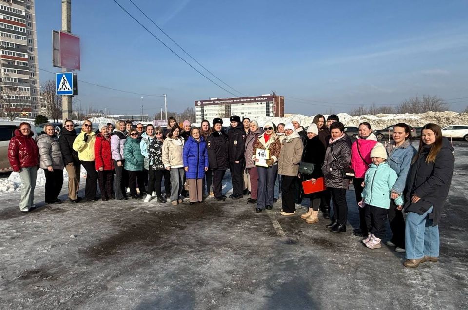 0000. Сотрудники Госавтоинспекции г. Ижевска приняли участие в составе жюри городского конкурса «Автоледи-педагог 2026» по автомобильному многоборью среди педагогических работников вместе с представителями автошколы