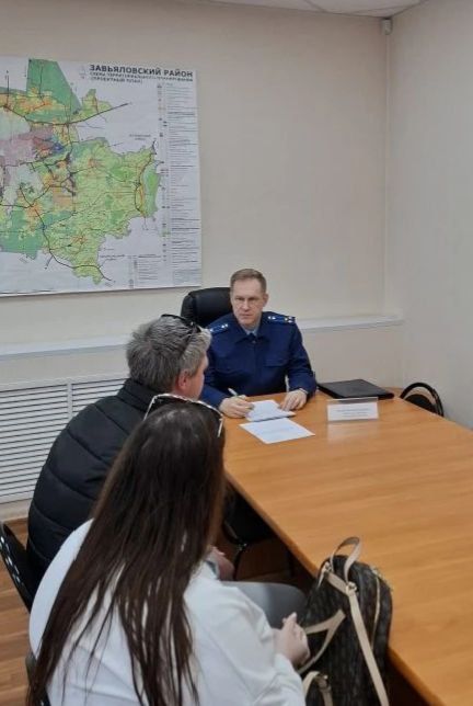 Сегодня, 17 марта 2026 года, заместитель прокурора Удмуртской Республики Виталий Колесов провел личный прием жителей Завьяловского района