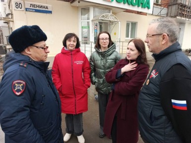 Сотрудники Госавтоинспекции Ижевска, во взаимодействии с активистами Общероссийского народного фронта (ОНФ) провели обследование улично-дорожной сети города Ижевска