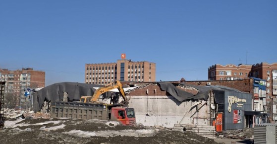 В Ижевске у ТЦ «Флагман» начался снос старых построек, некогда принадлежавших заводу «Редуктор»