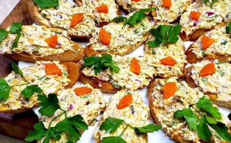 Ароматная закуска из шпрот и сырка: идеальное сочетание для перекуса